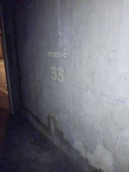 T2- 40 M2- Place Parking Souterrain -Fibre 리모주 외부 사진