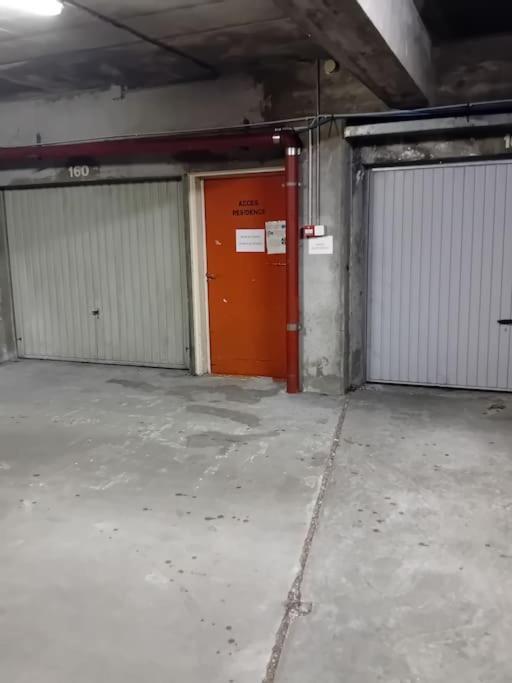 T2- 40 M2- Place Parking Souterrain -Fibre 리모주 외부 사진