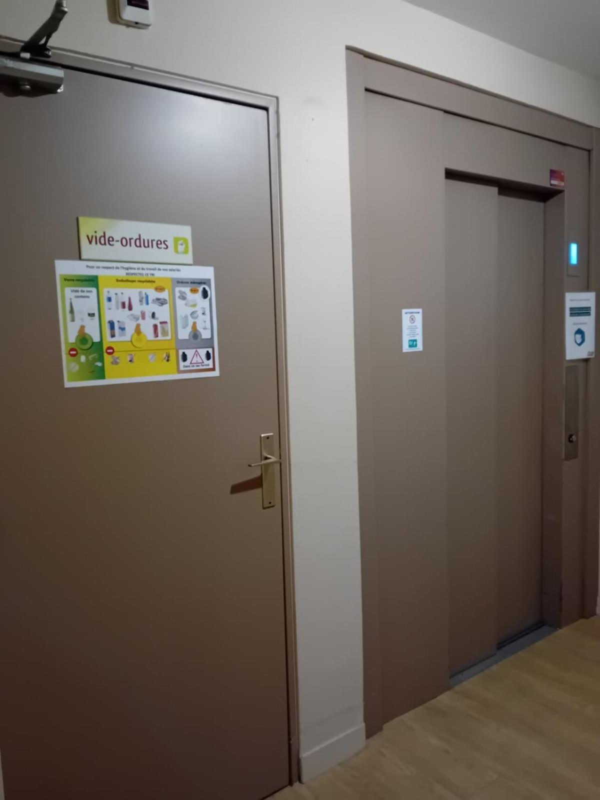T2- 40 M2- Place Parking Souterrain -Fibre 리모주 외부 사진